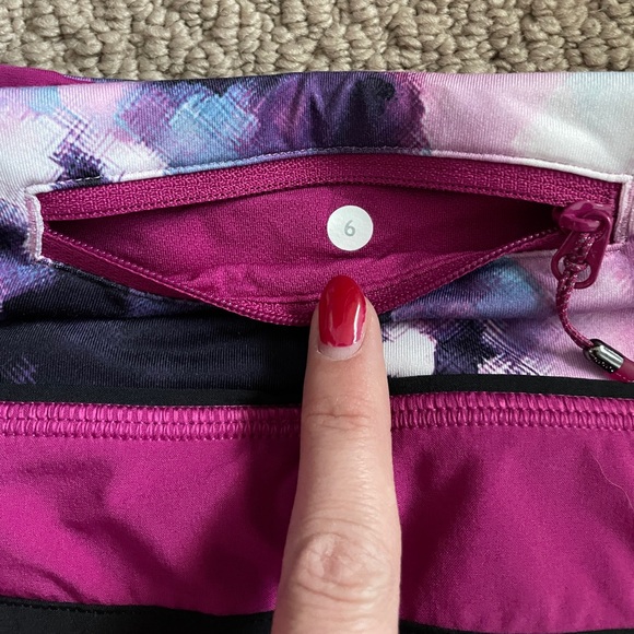 Lululemon Speed Up Low Rise Lined Short 2.5” - Picture 4 of 5